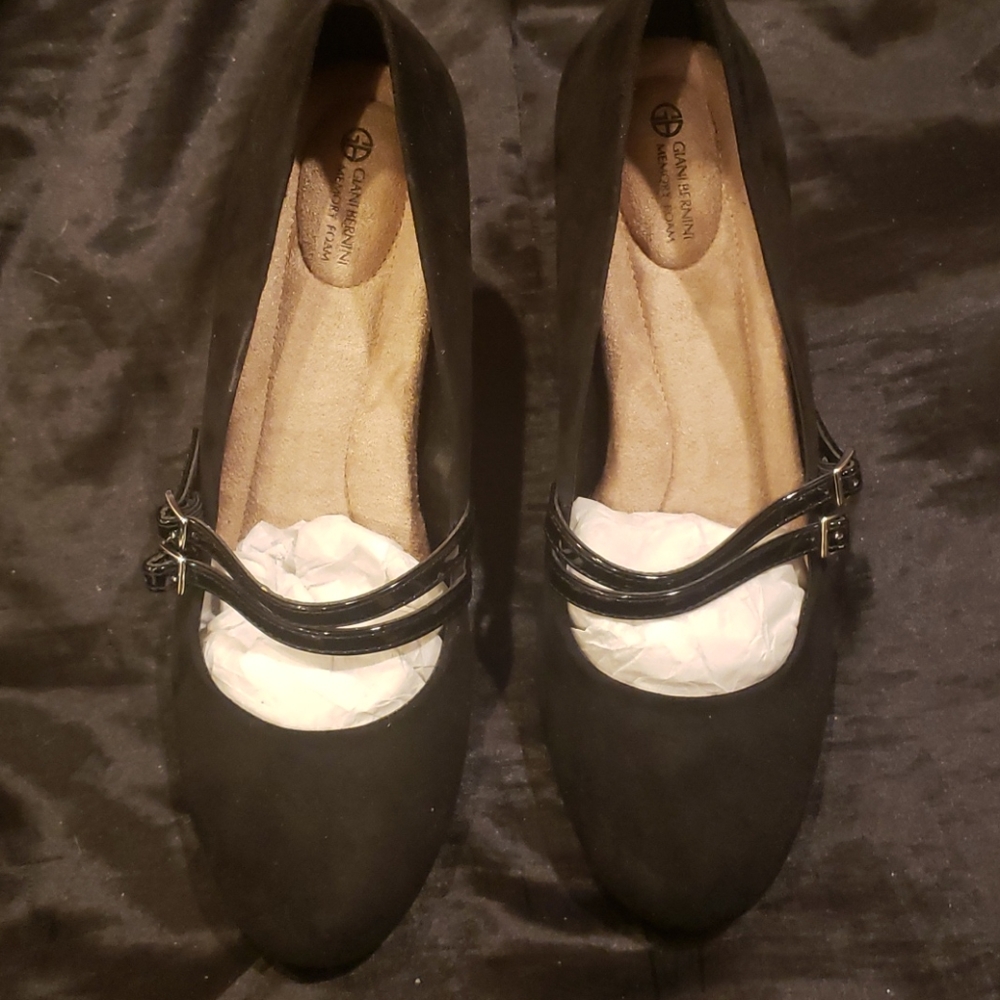 Giani Bernini memory foam heels